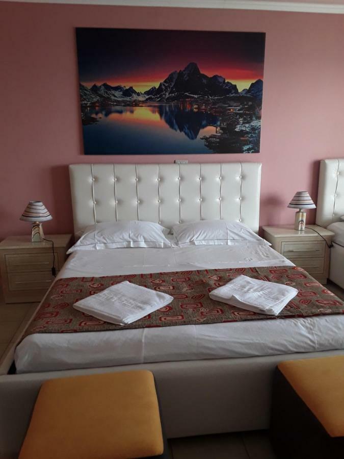 Odhisea Hotel Restaurant Qeparo Eksteriør billede